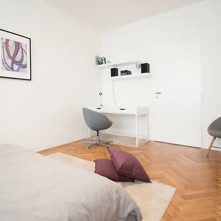 Design City Center - Frank Kupka * براغ